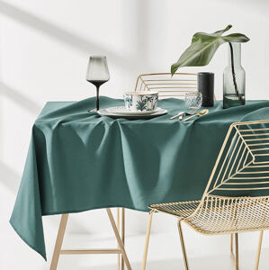 Dekorační obrus na stůl v zelené barvě 140 x 300 cm