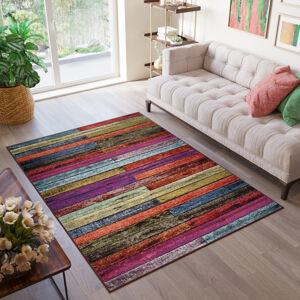 Designový koberec v sytých barvách