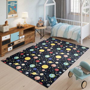 Dětský koberec s motivem planet a hvězd
