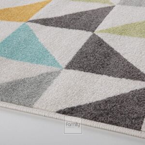 Dizajnový koberec v krásnej farebnej kombinácii