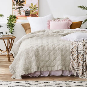 Elegantní prošívaný přehoz na postel v béžové barvě 240 x 260 cm
