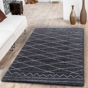 Elegantní skandinávský koberec tmavě hnědé barvy