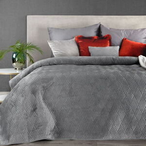 Jednobarevný lesklý šedý přehoz na postel