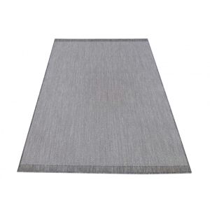 Jenoduchý a elegantný sivý hladký koberec pre všetranné využitie