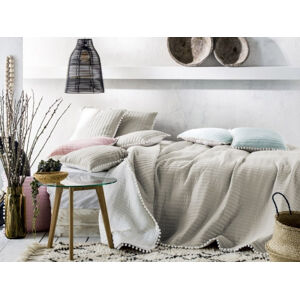 Kvalitní pŕehoz na postel v běžove barvě 220 x 240 cm