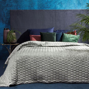 Kvalitní přehoz na postel v světle šedé barvě