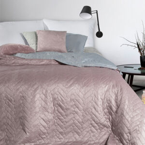 Kvalitní růžový oboustranný přehoz na manželskou postel