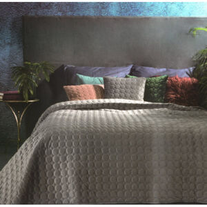 Prošívaný sametový přehoz na postel šedé barvy