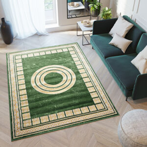 Zajímavý zelený koberec s geometrickými vzory