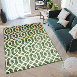 Zajímavý zelený koberec se zlatým vzorem